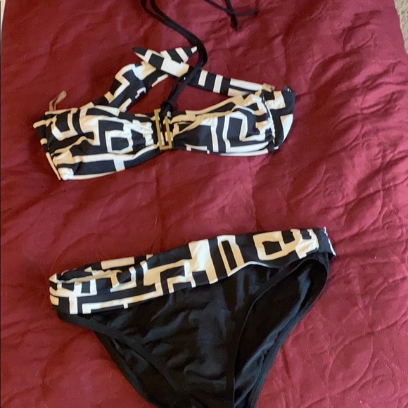 Gorgeous La Blanca set - bandeau style bikini & cover up - Picture 2 of 7